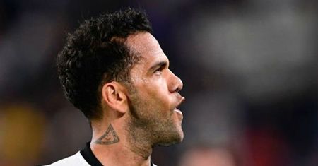 Dani Alves rozkręcił minibiznes w więzieniu. Wiadomo, jak zdobywa papierosy