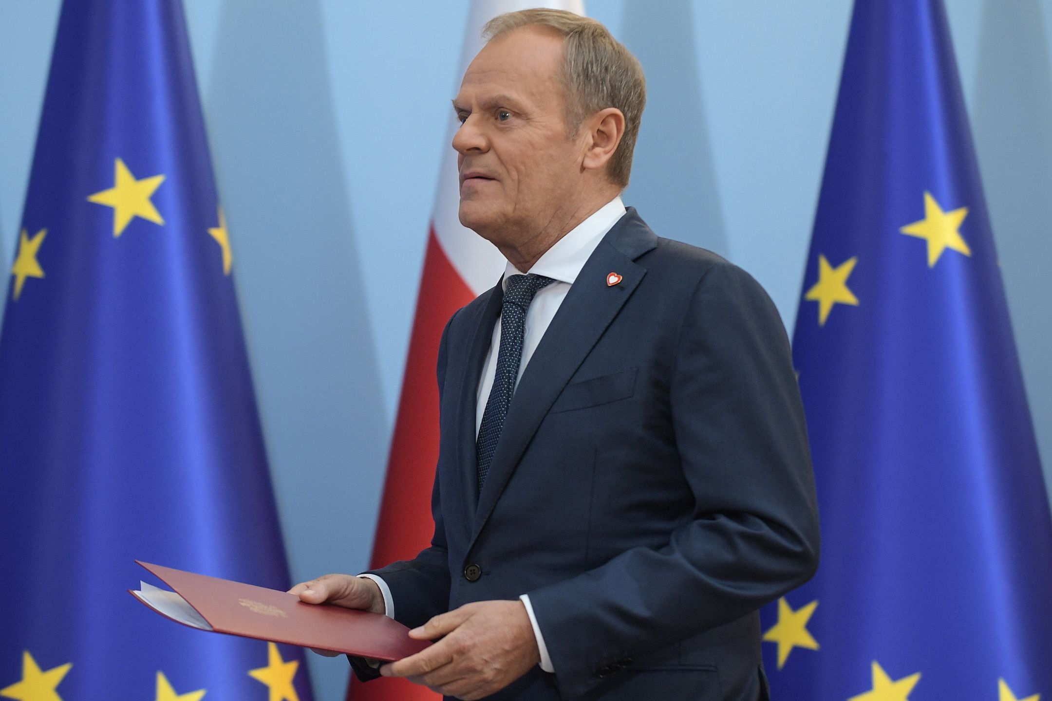 Warszawa, 16.04.2024. Premier Donald Tusk podczas konferencji prasowej po posiedzeniu rządu w siedzibie KPRM w Warszawie, 16 bm. (amb) PAP/Marcin Obara