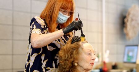 Salony fryzjerskie i kosmetyczne otwarte od 18 maja. Jak będą wyglądać wizyty?