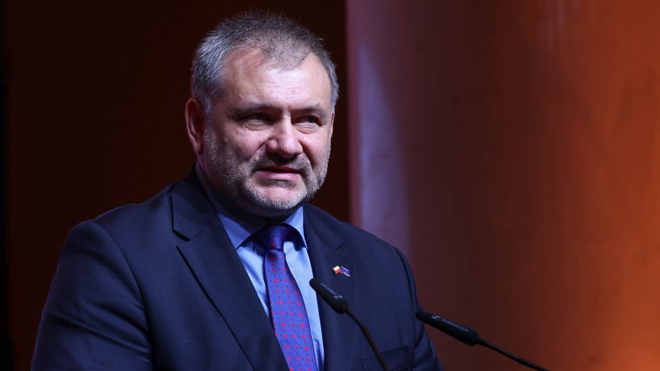 Warszawa, 06.12.2025. Minister sprawiedliwości, prokurator generalny Waldemar Żurek podczas gali jubileuszowej 10. rocznicy powstania Komitetu Obrony Demokracji, 6 bm. w placu PKiN w Warszawie. (aldg) PAP/Albert Zawada