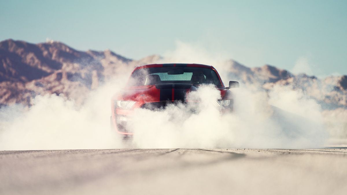 Czy pod maską Mustanga zobaczymy silnik 7,3 litra? (fot. Ford)