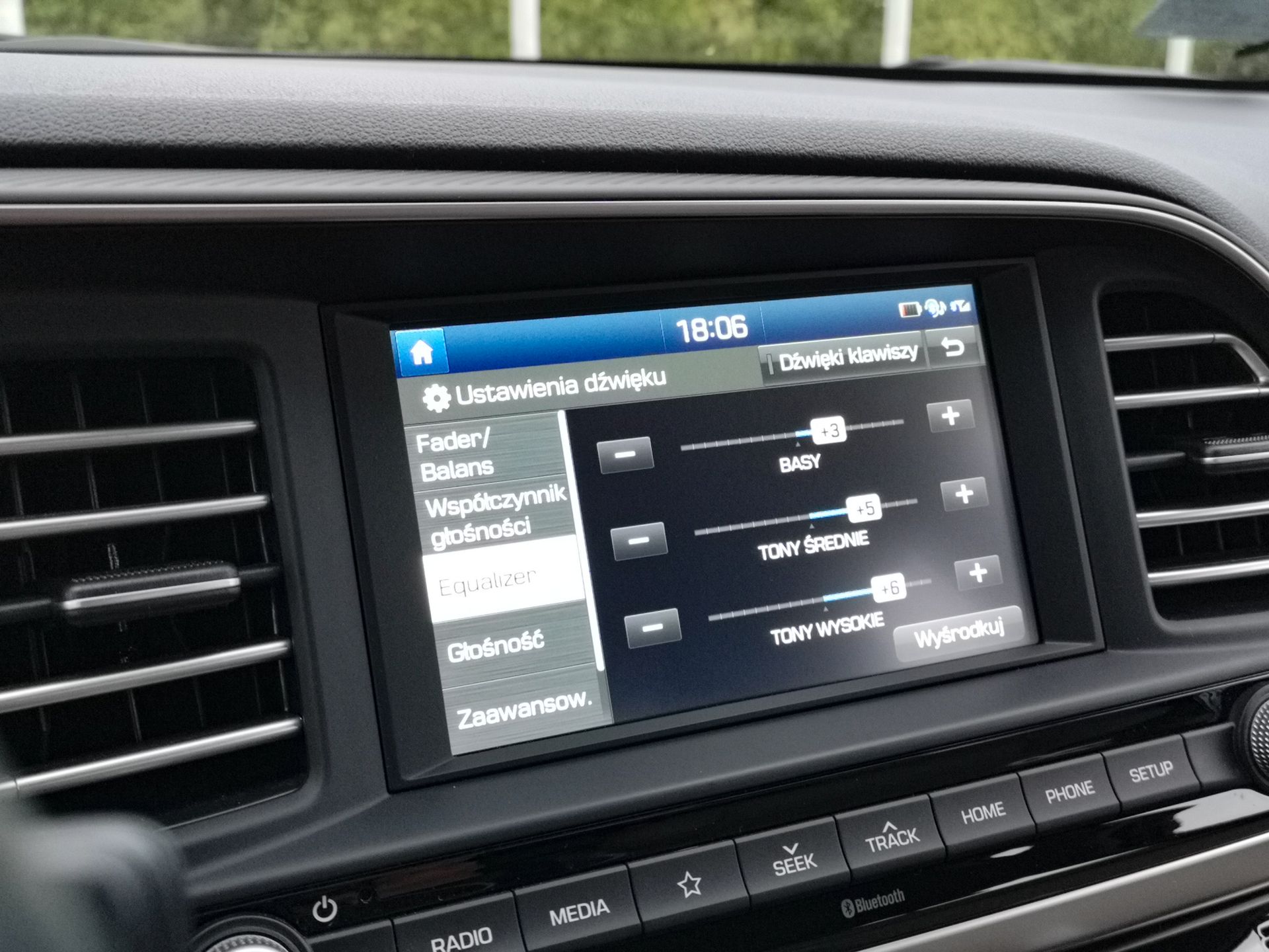 Hyundai Elantra: Hyundai SmartSense, Android Auto i kamera cofania 14
