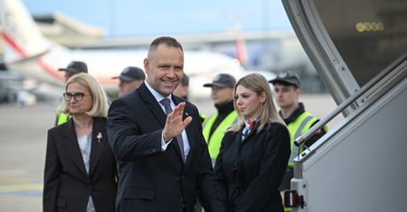 Karol Nawrocki podpisał ustawę o paliwach lotniczych. Wdroży unijne wymogi