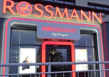 Rossmann obniża ceny popularnych kosmetyków. Drugi produkt aż 50 proc. taniej