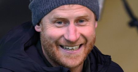 Uśmiechnięty od ucha do ucha książę Harry PRZYŁAPANY na ulicy. Wszystko w świetle afery z wizą