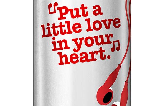 Teksty z piosenek na butelkach i puszkach Coca-Coli