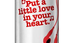 Teksty z piosenek na butelkach i puszkach Coca-Coli