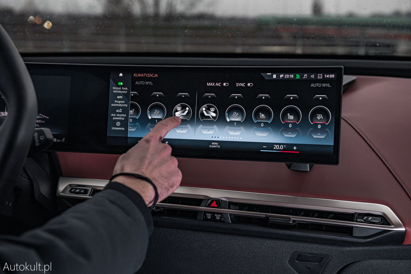 Panel do klimatyzacji BMW iX wymaga przewijania – denerwujące