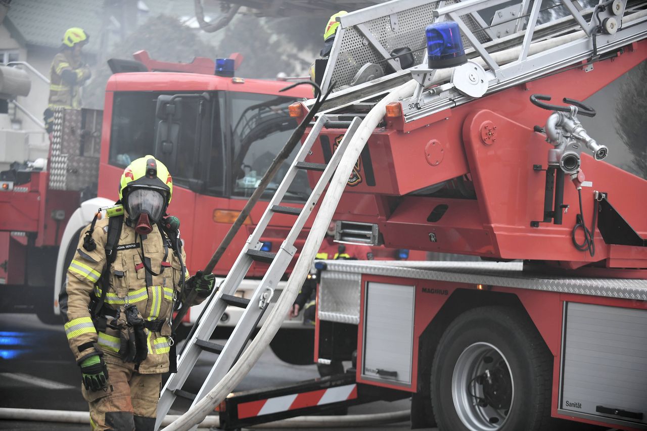 Łódź. Pożar budynku mieszkalnego, nie żyje jedna osoba