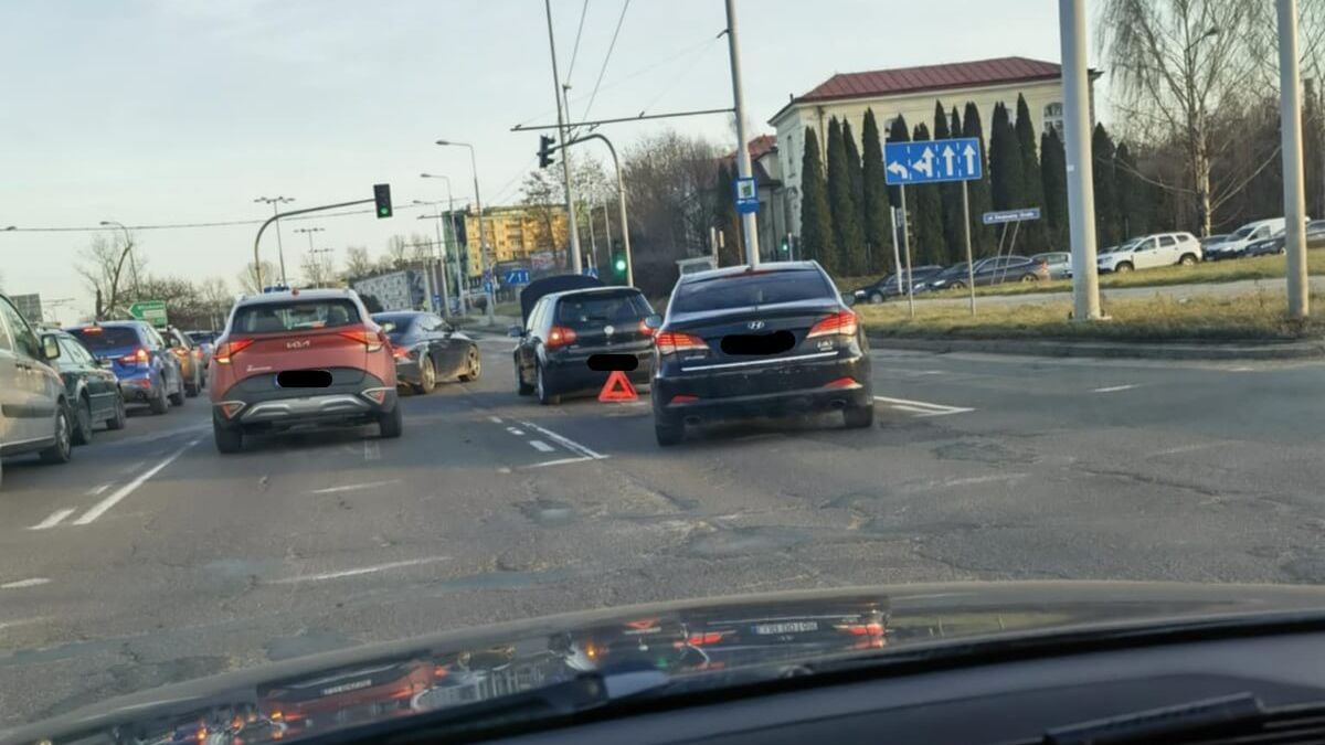 Awaria volkswagena na rondzie Cybulskiego w Lublinie
