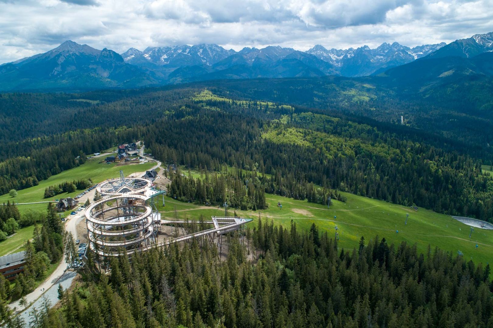 Największa letnia atrakcja Podhala otwarta - Sky Walk Serce Poronina zachwyca.