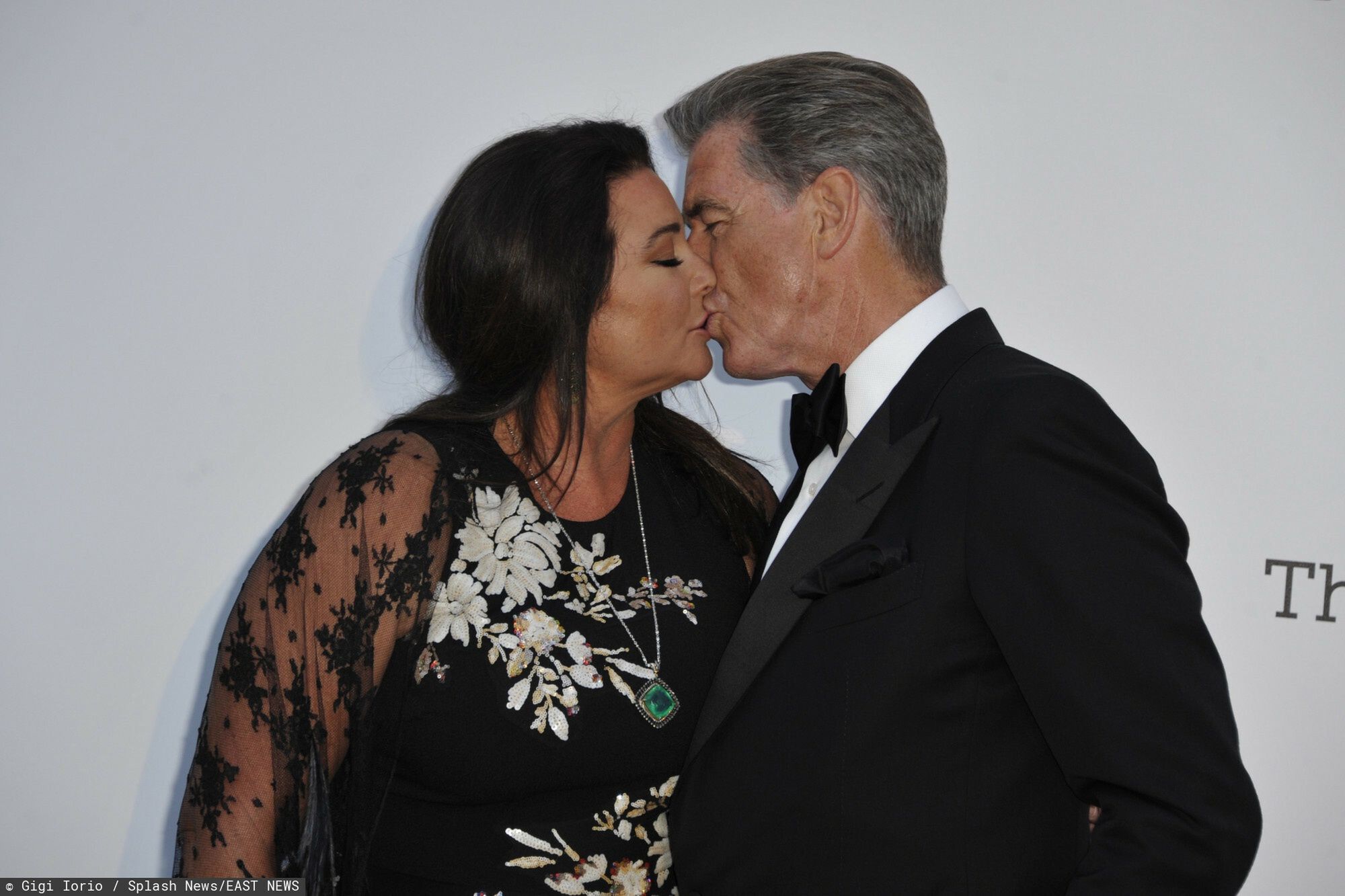 Pierce Brosnan i Keely Shaye Smith