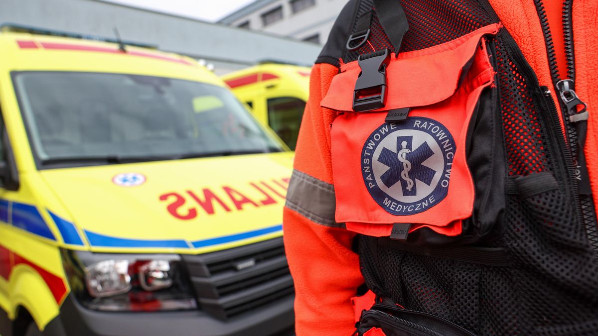 karetka
Warszawa, 09.04.2025. Karetka pogotowia ratunkowego - zdj�cie ilustracyjne, 9 bm. w Warszawie. (mgut) PAP/Szymon Pulcyn
Szymon Pulcyn
ambulans, ambulansu, ilustracja, ilustracje, karetka, medyczne, medyczny, pogotowia, pogotowie, ratownictwo medyczne, transport, zdrowie