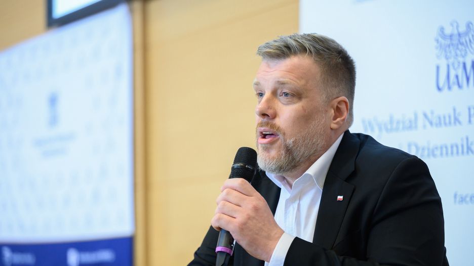 Adrian Zandberg
Pozna�, 03.03.2025. Wybory Prezydenta RP 2025 - kampania. Kandydat partii Razem w wyborach na prezydenta RP Adrian Zandberg podczas spotkania ze studentami na Wydziale Nauk Politycznych i Dziennikarstwa Uniwersytetu Adama Mickiewicza w Poznaniu, 3 bm. (ad) PAP/Jakub Kaczmarczyk
Jakub Kaczmarczyk
kampania, kandydat, polityk, polityka, prasowa, spotkanie, spotkanie spotkania, spotkanie ze studentami, UAM, wizyta krajowa