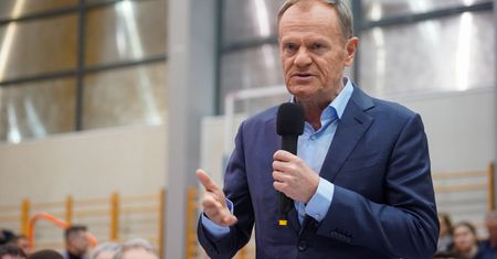 Tego w telewizji nie było widać. Tak zareagowali na przyjazd Tuska