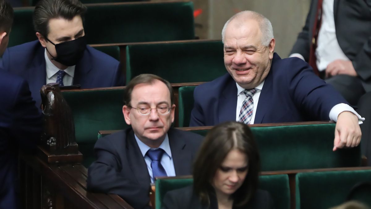 Jacek Sasin o otwarciu salonów fryzjerskich