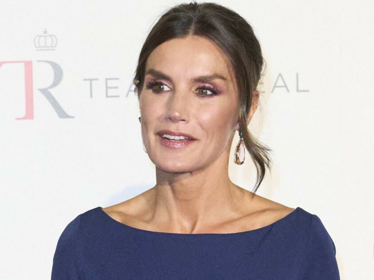 Wielu powie: W tym wieku nie przystoi. Królowa Letizia udowadnia, że jest inaczej