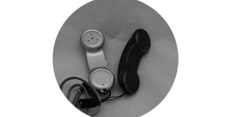 Mini-słuchaweczka Bluetooth. Nieporęczna, ale urocza.