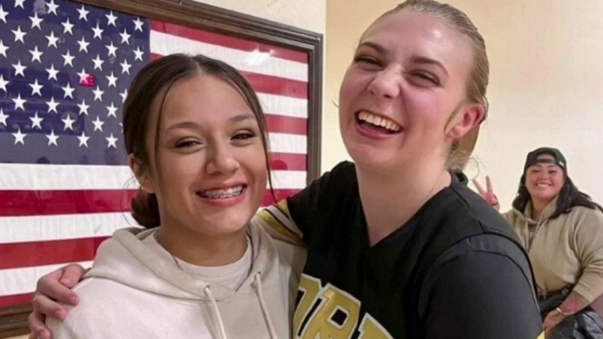 Taylor Goodridge (pierwsza od lewej) uskarżała się na ból, jednak jej obawy były ignorowane przez personel szkoły