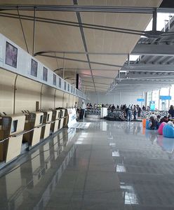 Paraliż na poznańskim lotnisku. "Padało, więc nie dostaliśmy bagażu"