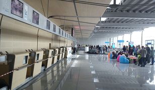 Paraliż na poznańskim lotnisku. "Padało, więc nie dostaliśmy bagażu"