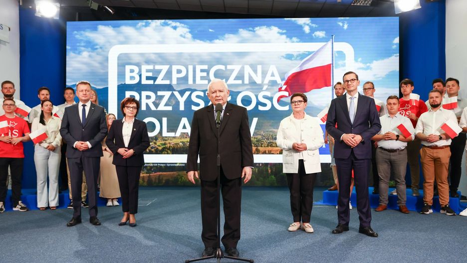 Jarosław Kaczyński w otoczeniu frontmanów w PiS