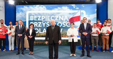 "Potrzebujemy 42-43 proc. głosów". PiS zleca ostatnie badania przed wyborami