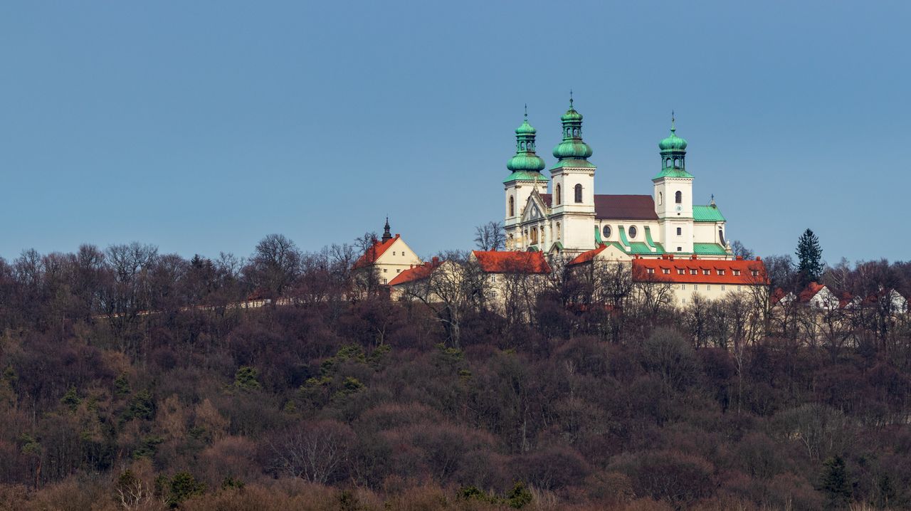 Zakonnicy zostali sprowadzeni na Srebrna Górę w 1603 r. 