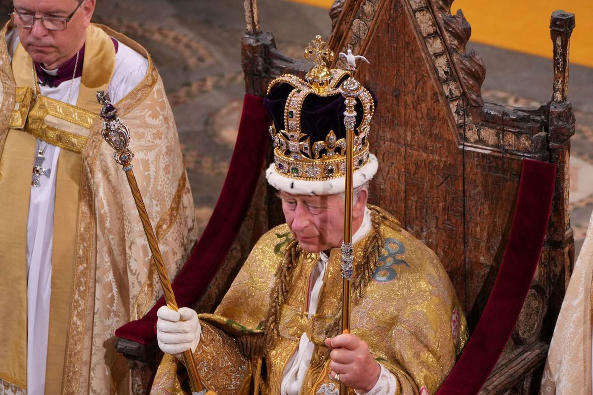 Król Karol III w dniu koronacji