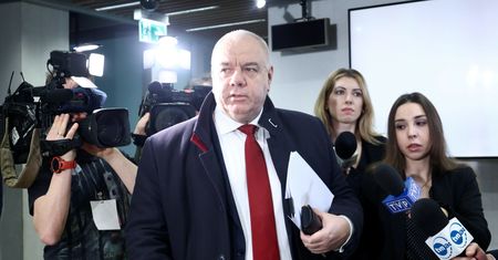 Znajomość i pożyczka. Sasin pyta w studiu: czy to przestępstwo?