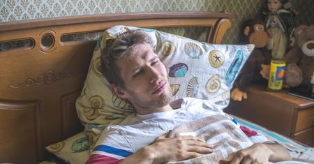 Nietypowe objawy zwiastunami podstępnego raka. "Mężczyźni zgłaszają się z bólami głowy"