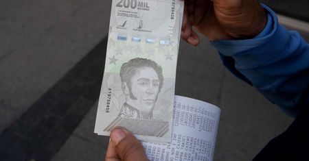 Wenezuela wprowadziła banknot o wartości 200 tys. boliwarów. Jest wart 10 centów amerykańskich