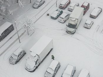 Zimowe obowiązki kierowców. Można dostać 500 zł mandatu