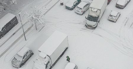 Zimowe obowiązki kierowców. Można dostać 500 zł mandatu