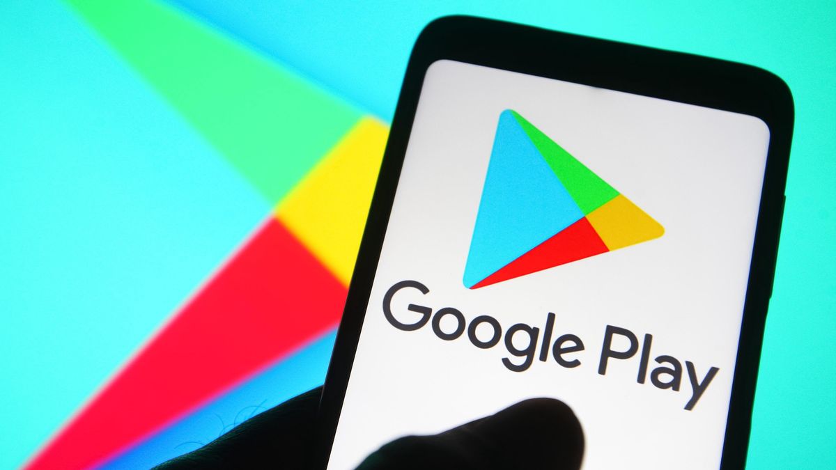 UKRAINE - 2021/10/06: In this photo illustration a Google Play Store logo is seen on a smartphone. (Photo Illustration by Pavlo Gonchar/SOPA Images/LightRocket via Getty Images)