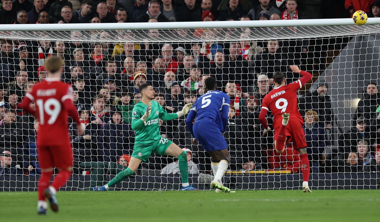 LIVERPOOL, ENGLAND - JANUARY 31: Darwin Nunez of Liverpool heads the ball at goal only to hit the crossbar during the Premier League match between Liverpool FC and Chelsea FC at Anfield on January 31, 2024 in Liverpool, England. (Photo by Clive Brunskill/Getty Images)