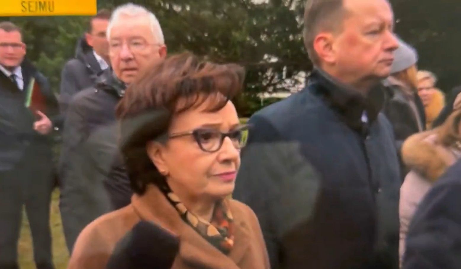 Elżbieta Witek pod Sejmem. Broni Kamińskiego i Wąsika