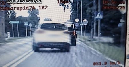 Szalona 45-latka straciła prawo jazdy. 2500 zł mandatu za brawurową jazdę!