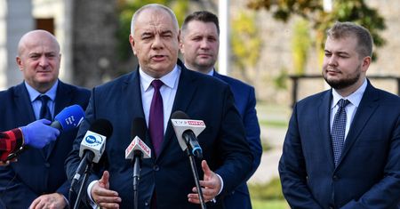 Przemysław Czarnek okiem Jacka Sasina. "Będzie stanowił zaporę dla LGBT"