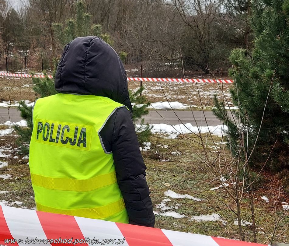 Zwłoki 32-latka przy drodze. Policja zatrzymała podejrzanego o zabójstwo