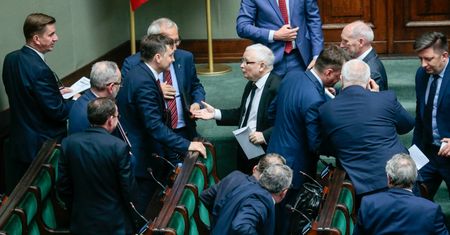 Podwyżka dla rodzin zastępczych i zakaz tworzenia nowych domów dziecka. Ujawniamy szczegóły projektu ustawy