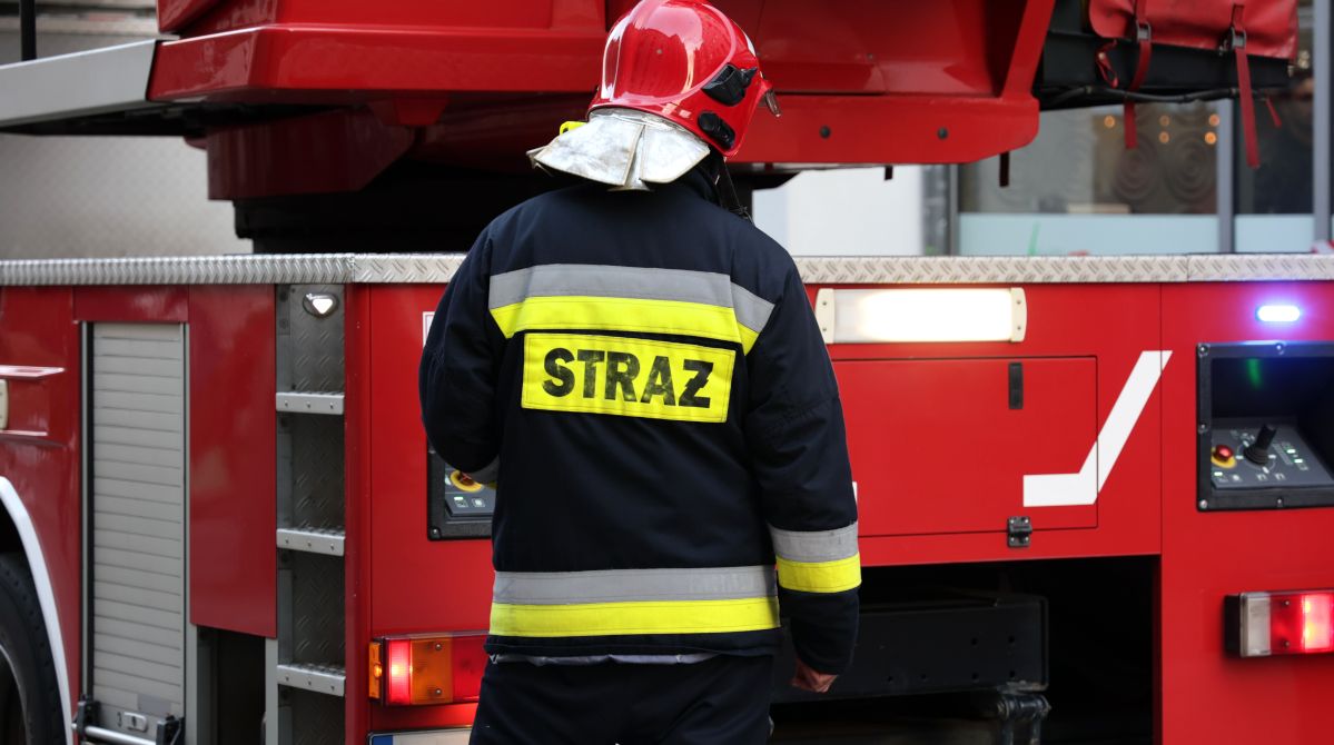 Bochnia: Wielki pożar hali sortowni śmieci i składowiska opon