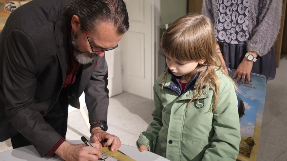 Jaroslaw Jaśnikowski zaprezentował kalendarz na 2026 rok (Wojciech Obremski lca.pl)