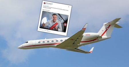 Prezydent podpisał ustawy paliwowe w samolocie. Opublikowali zdjęcie