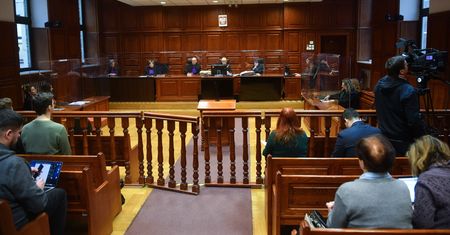 Pokrzywdzony uciekł z sądu, drugi nie został wpuszczony