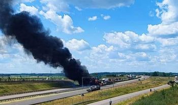 Jakubów: Pożar samochodu na drodze S8