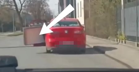 Aż wysłali nagranie policji. To nie żart. Seatem jechała 56-latka