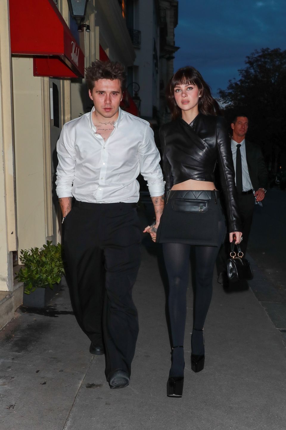 Nicola Peltz i Brooklyn Beckham w Paryżu na Tygodniu Mody