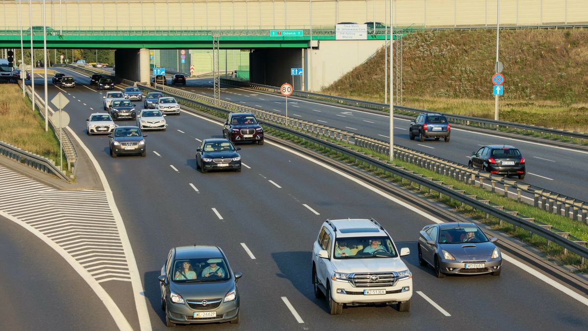 Po zmianach w 2024 roku  nie będzie mogło wjechać do centrum Warszawy ponad 206,5 tys. aut,