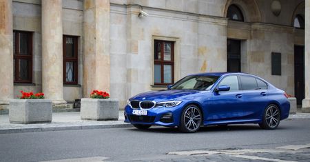 BMW 330i: samo cofa i parkuje, a do tego ciągle się świetnie prowadzi